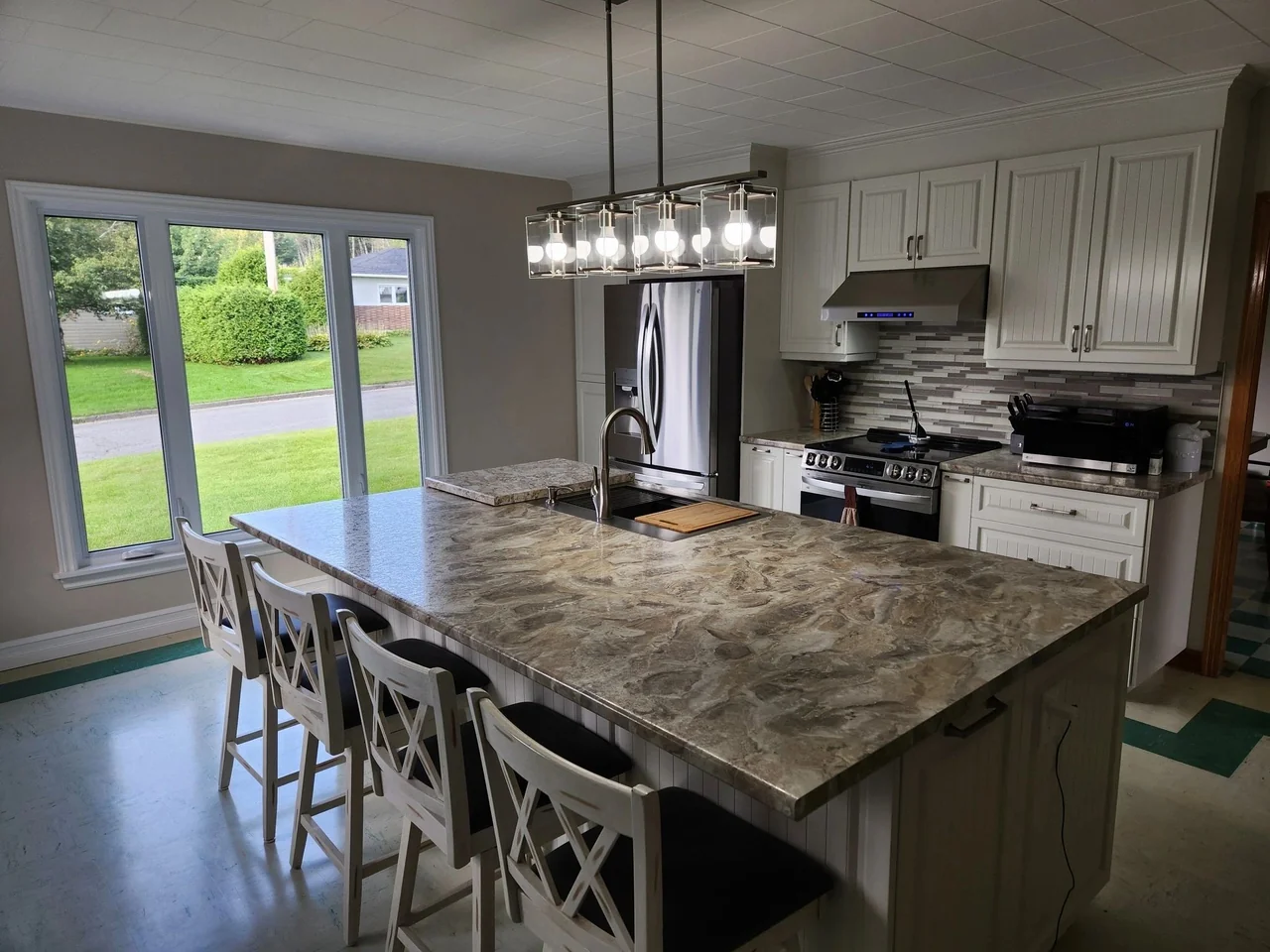Classic kitchen with a stone-topped island